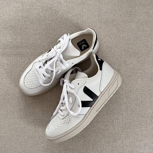 White leather from VEJA featuring round toe